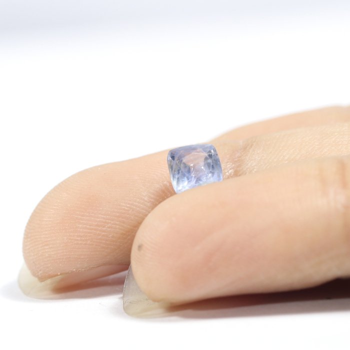 BSP12305 3 1 BLUE SAPPHIRE 0.94 Ct.