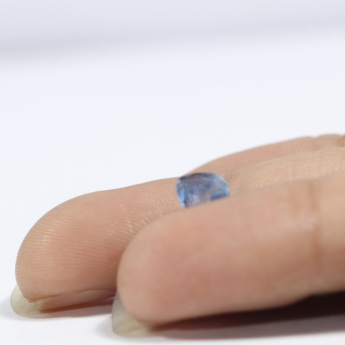 BSP12372 3 1 BLUE SAPPHIRE 0.93 Ct.