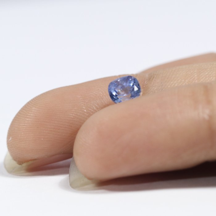 BSP12374 3 1 BLUE SAPPHIRE 0.79 Ct.