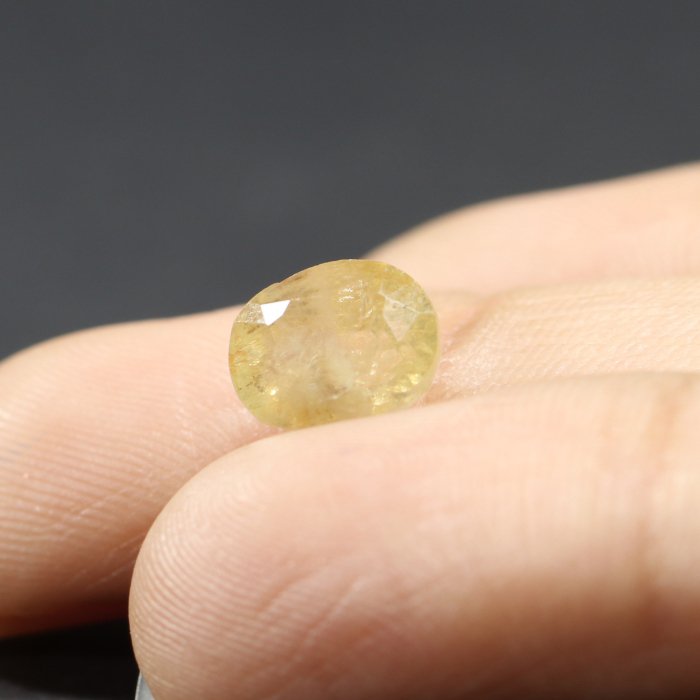 YSP11525 3 1 YELLOW SAPPHIRE 3.66 Ct.