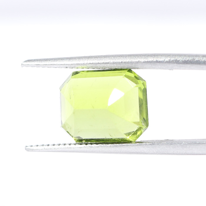 PERIDOT 4.97 Ct.