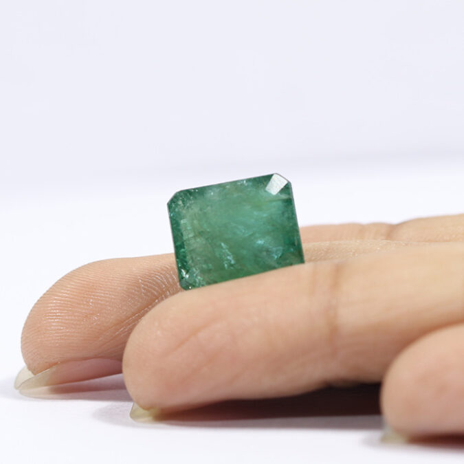 EMERALD 7.88 Ct. EMERALD 7.88 Ct.