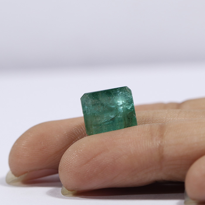 EMERALD 6.57 Ct. EMERALD 6.57 Ct.