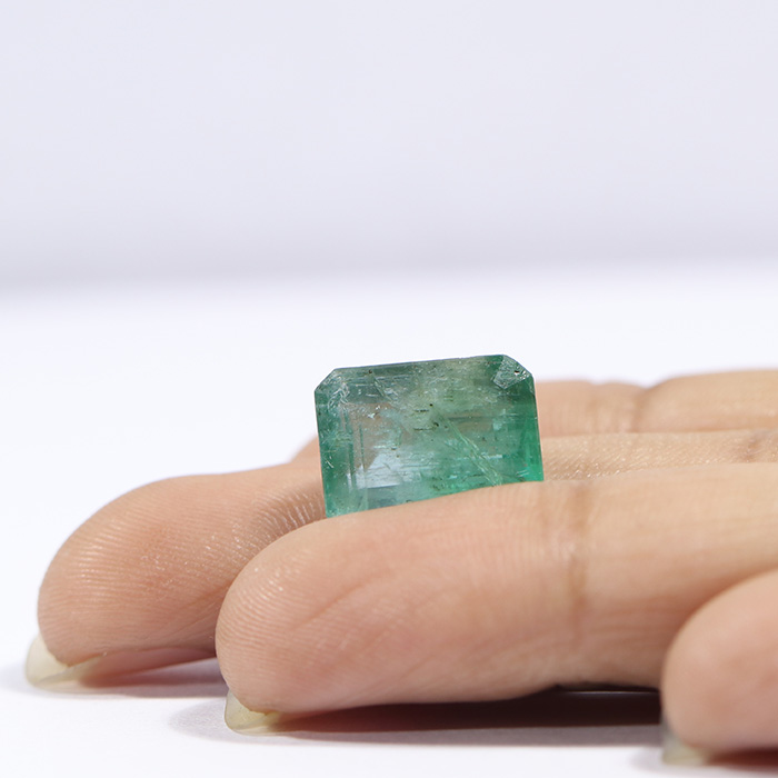 EMERALD 7.44 Ct. EMERALD 7.44 Ct.