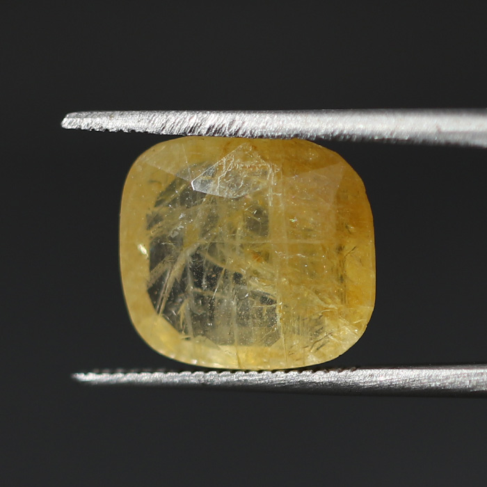 YELLOW SAPPHIRE 6.2 Ct.