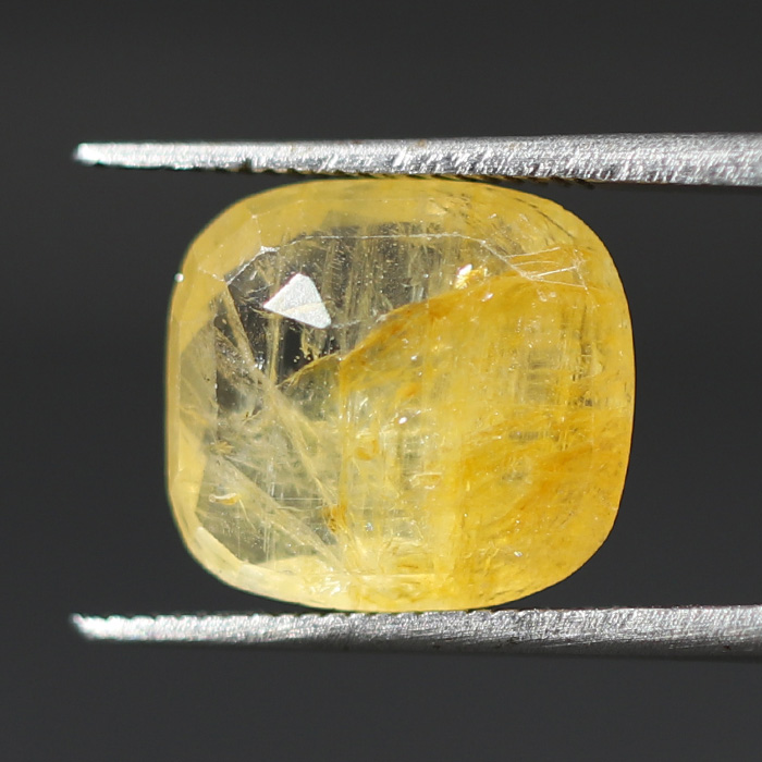 YELLOW SAPPHIRE 6.2 Ct.