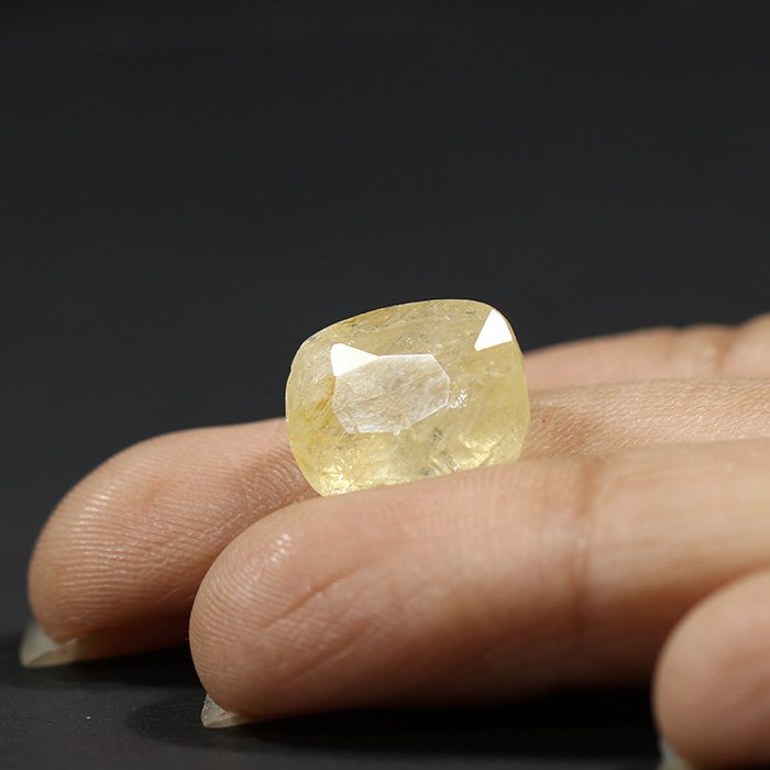 YSP12180 4 1 YELLOW SAPPHIRE 12.28 Ct.
