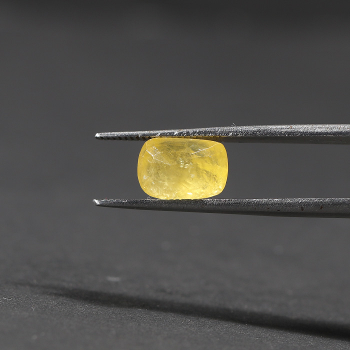 YELLOW SAPPHIRE 3.36 Ct.