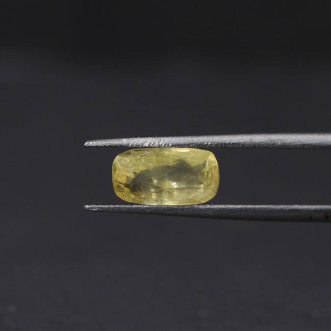 YELLOW SAPPHIRE 3 Ct.