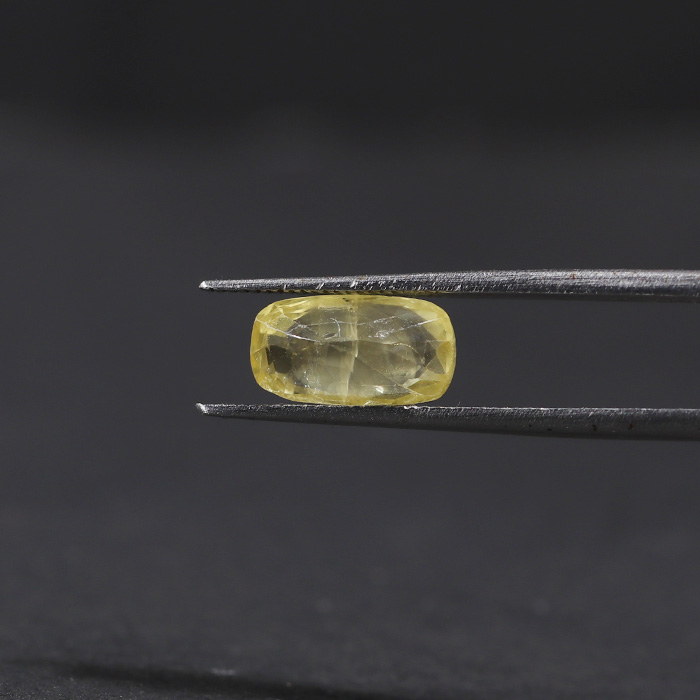 YELLOW SAPPHIRE 3 Ct.