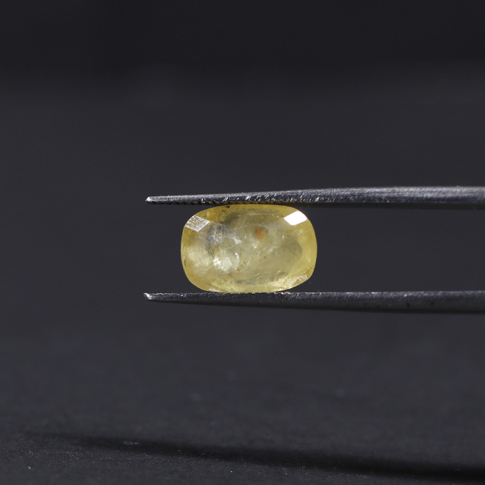 YELLOW SAPPHIRE 3.76 Ct.