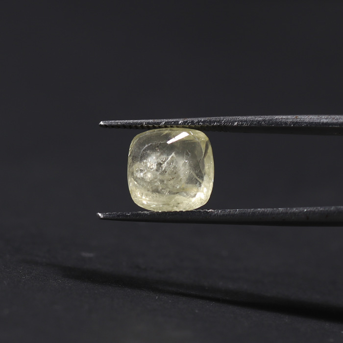 YELLOW SAPPHIRE 3.27 Ct.