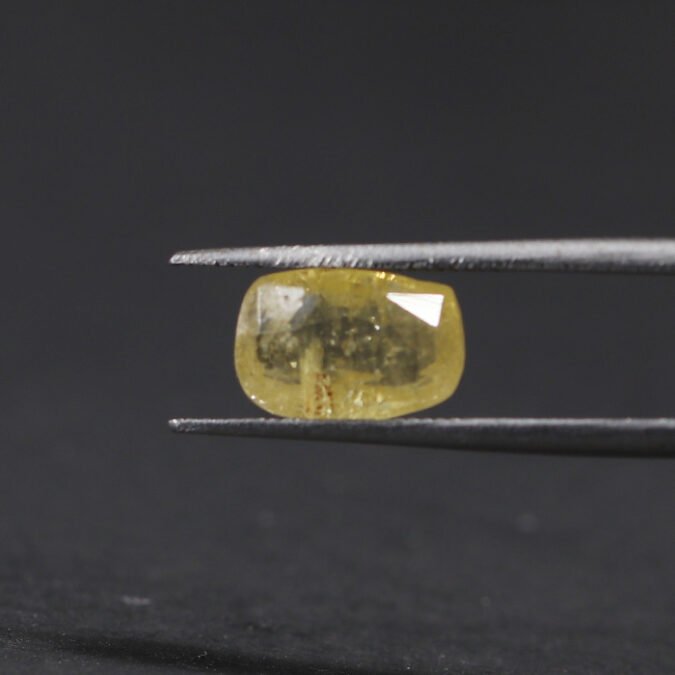 YSP12207 1 1 YELLOW SAPPHIRE 3.59 Ct.