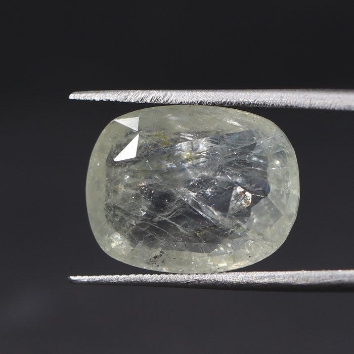 YELLOW SAPPHIRE 11.61 Ct.