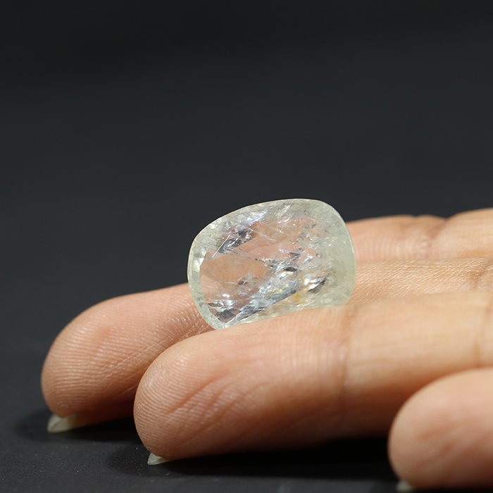 YELLOW SAPPHIRE 11.61 Ct.