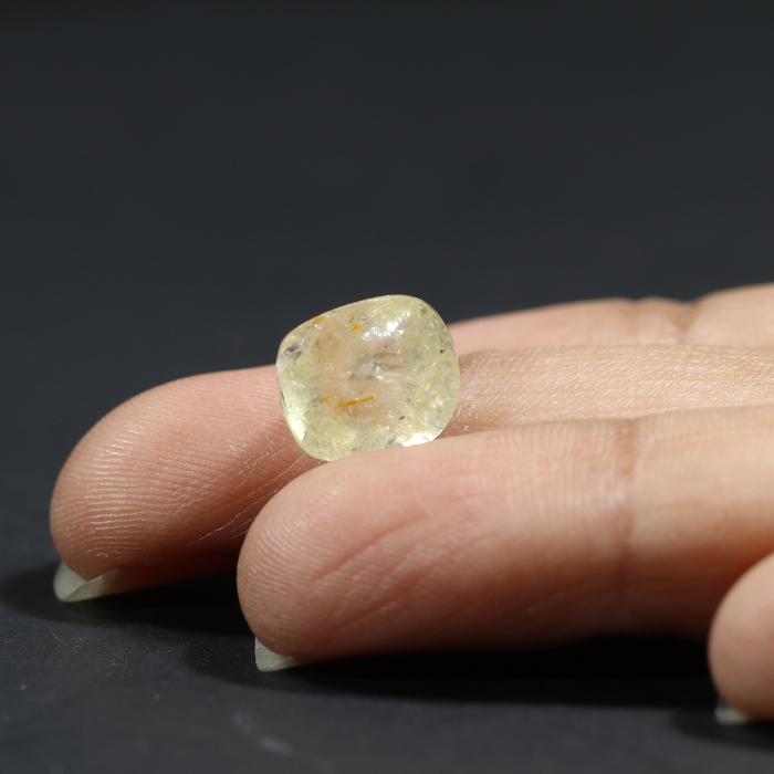 YELLOW SAPPHIRE 5.7 Ct.