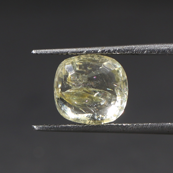 YELLOW SAPPHIRE 3.42 Ct.