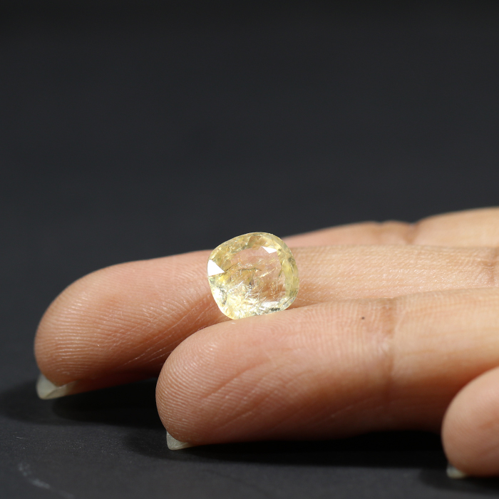 YELLOW SAPPHIRE 3.42 Ct.