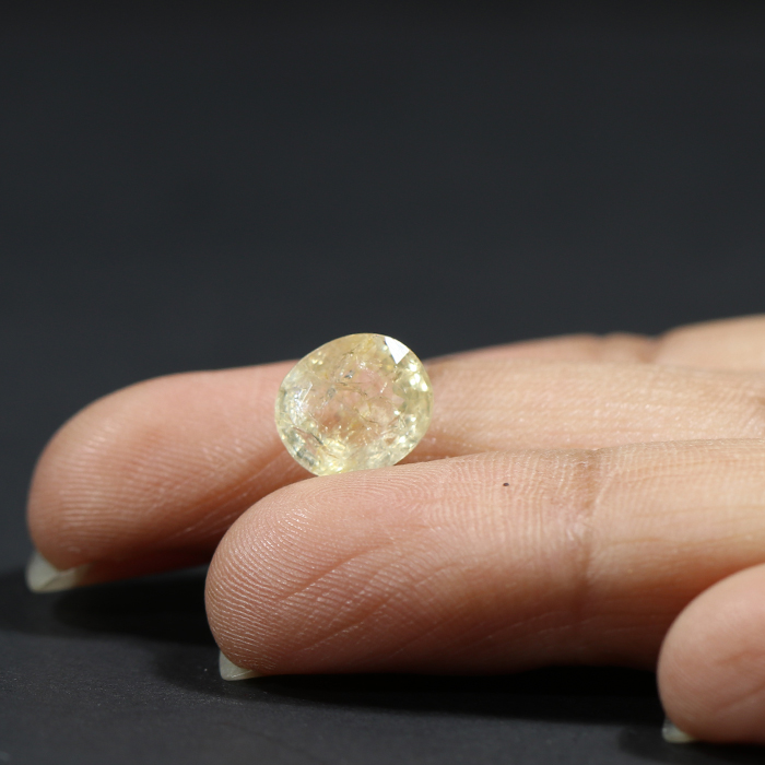 YELLOW SAPPHIRE 3.41 Ct.