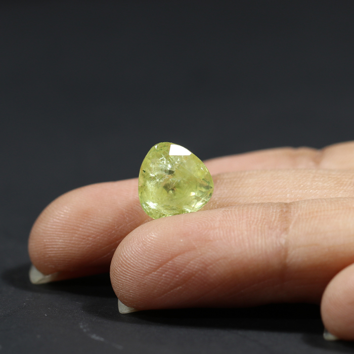 YELLOW SAPPHIRE 6.18 Ct.