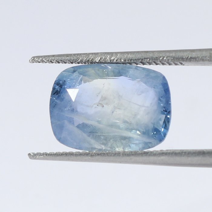 BSP13354 1 1 BLUE SAPPHIRE 3.81 Ct.