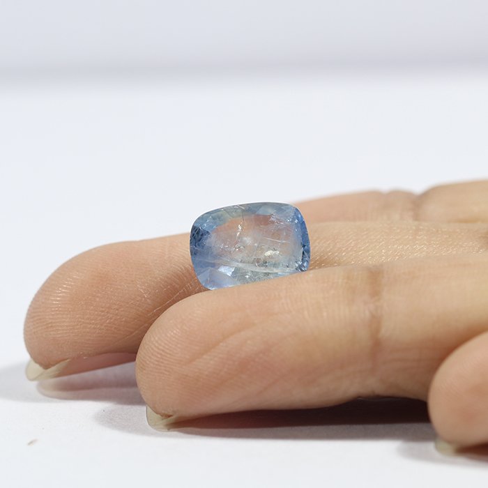 BSP13354 3 1 BLUE SAPPHIRE 3.81 Ct.