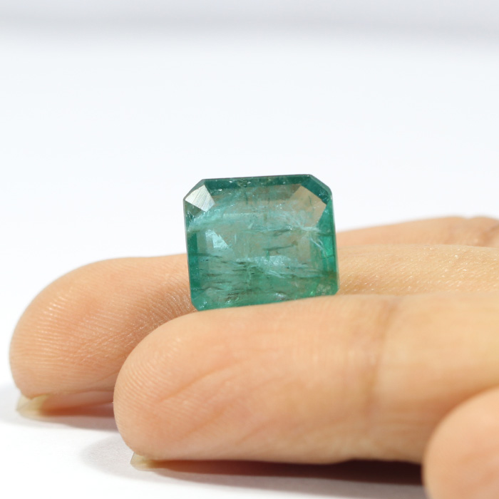 EMERALD 5.72 Ct. EMERALD 5.72 Ct.