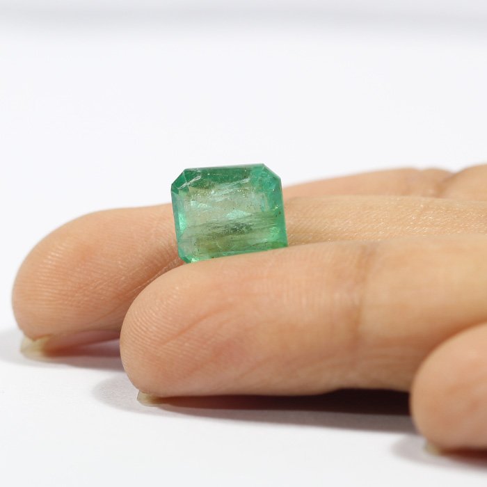 EMRD18441 3 1 EMERALD 3.93 Ct.