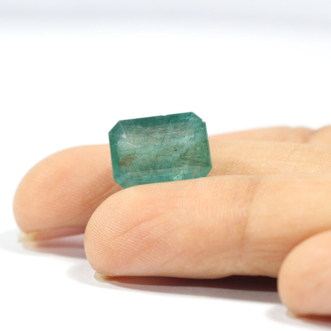EMERALD 5.71 Ct. EMERALD 5.71 Ct.