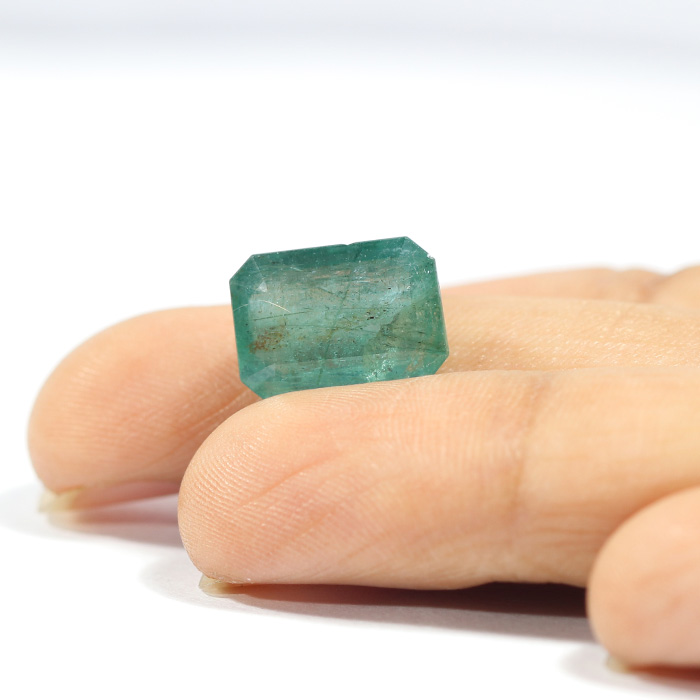 EMERALD 5.71 Ct. EMERALD 5.71 Ct.