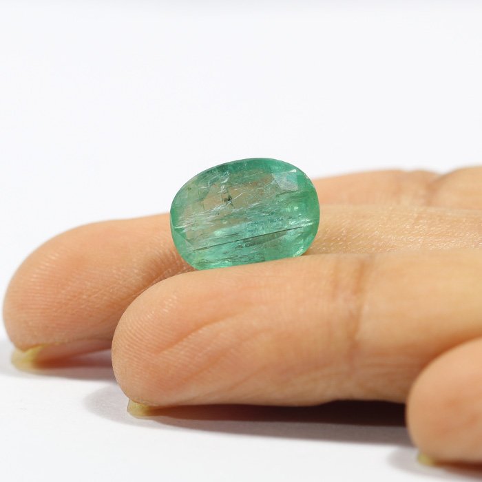 EMRD18467 3 1 EMERALD 4.88 Ct.