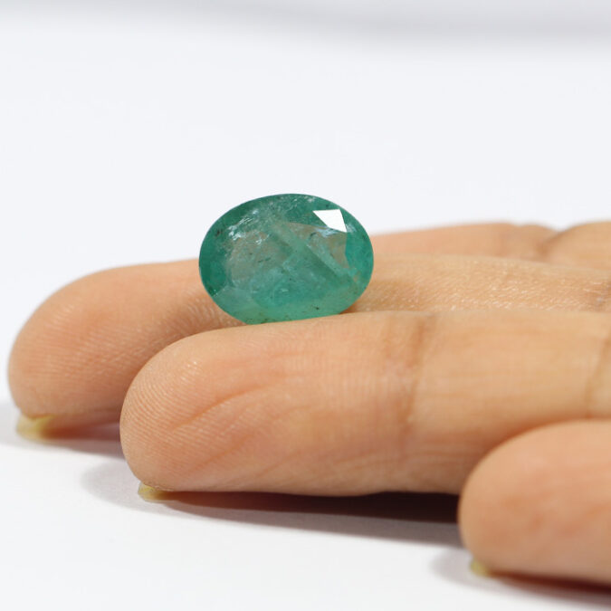 EMERALD 4.4 Ct. EMERALD 4.4 Ct.