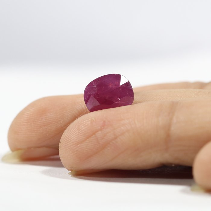 RUB7114 3 2 RUBY 3.88 Ct.