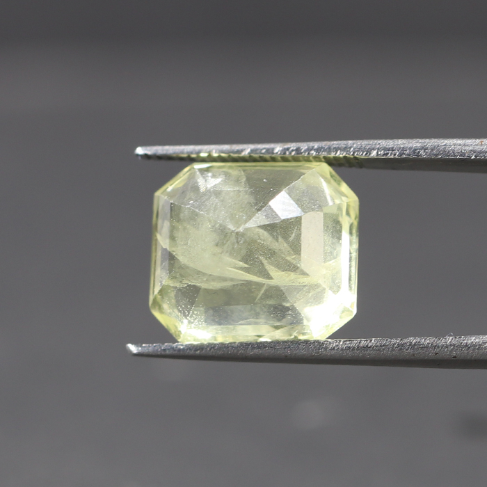 YELLOW SAPPHIRE 9.79 Ct.