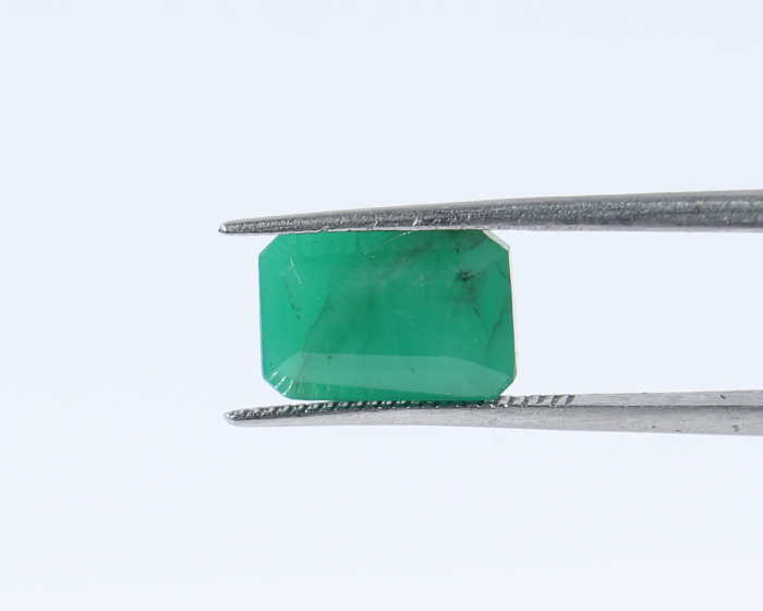 Emerald 3.9 Ct. Emerald 3.9 Ct.