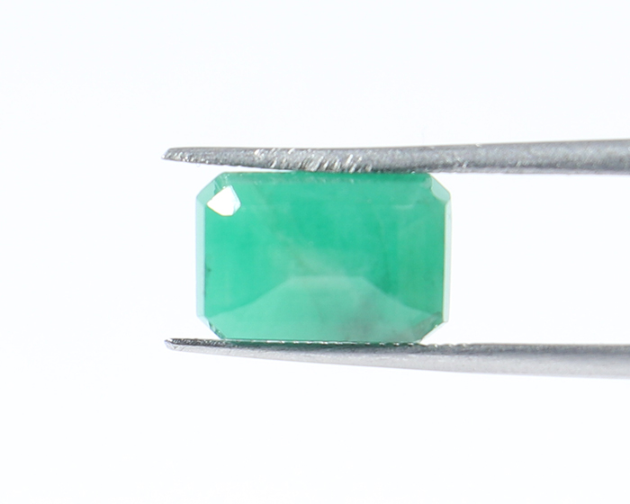 Emerald 3.9 Ct. Emerald 3.9 Ct.