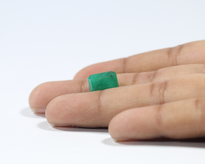Emerald 3.9 Ct. Emerald 3.9 Ct.