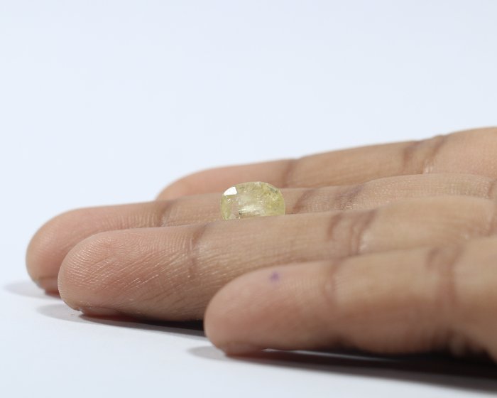 Yellow Sapphire 2.7 Ct.