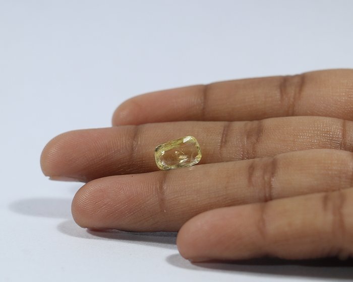 NYSP7919 3 Yellow Sapphire 3.11 Ct.