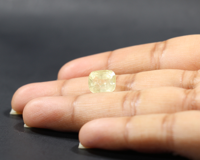 Yellow Sapphire 5.52 Ct. Yellow Sapphire 5.52 Ct.