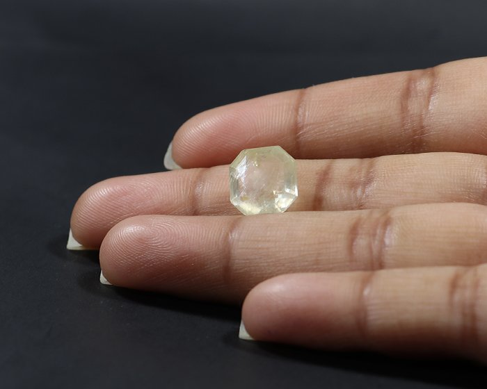 Yellow Sapphire 7.41 Ct.