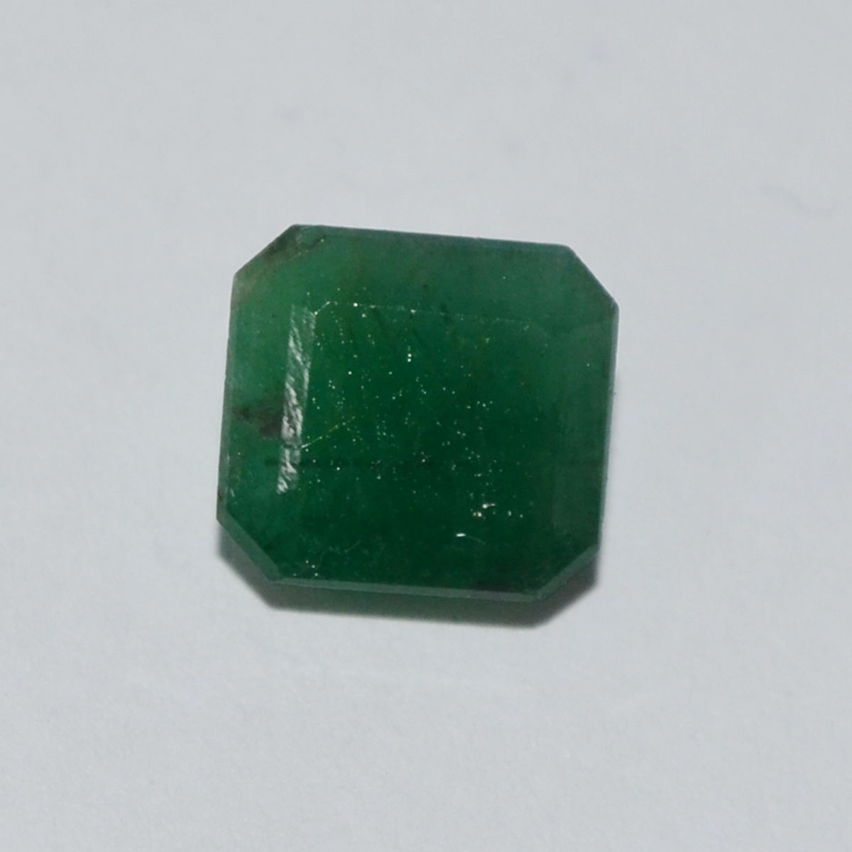 EMERALD 4.01 Ct. EMERALD 4.01 Ct.