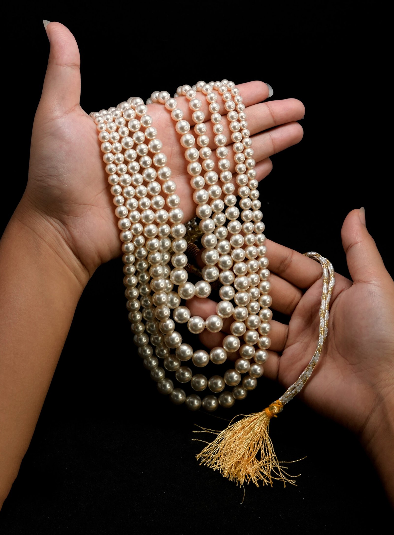 W100 b scaled Five Layer Pearl Mala High Quality Shell Pearl Mala