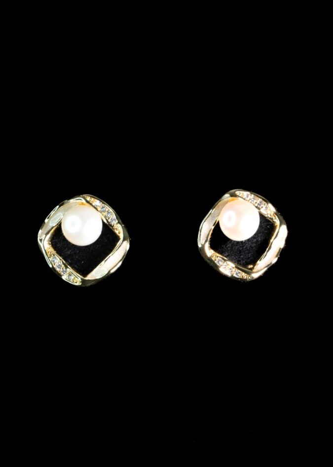 Pearl Earing 4 1 Pearl Earring