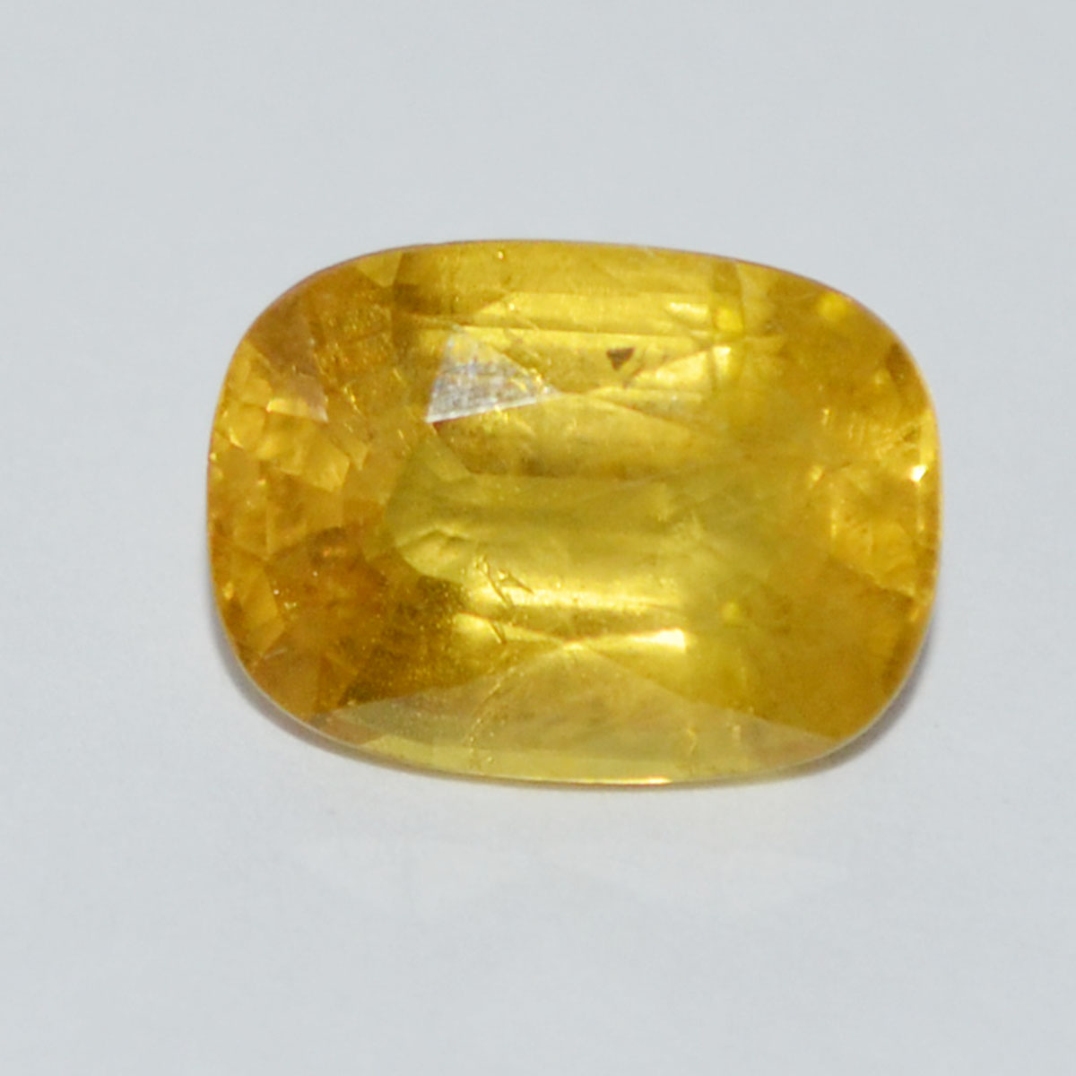YELLOW SAPPHIRE 4.81 Ct.