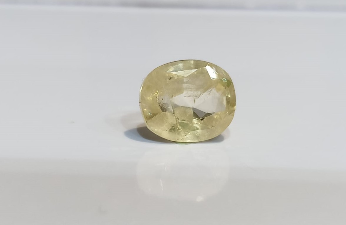 YELLOW SAPPHIRE 4.25 Ct.