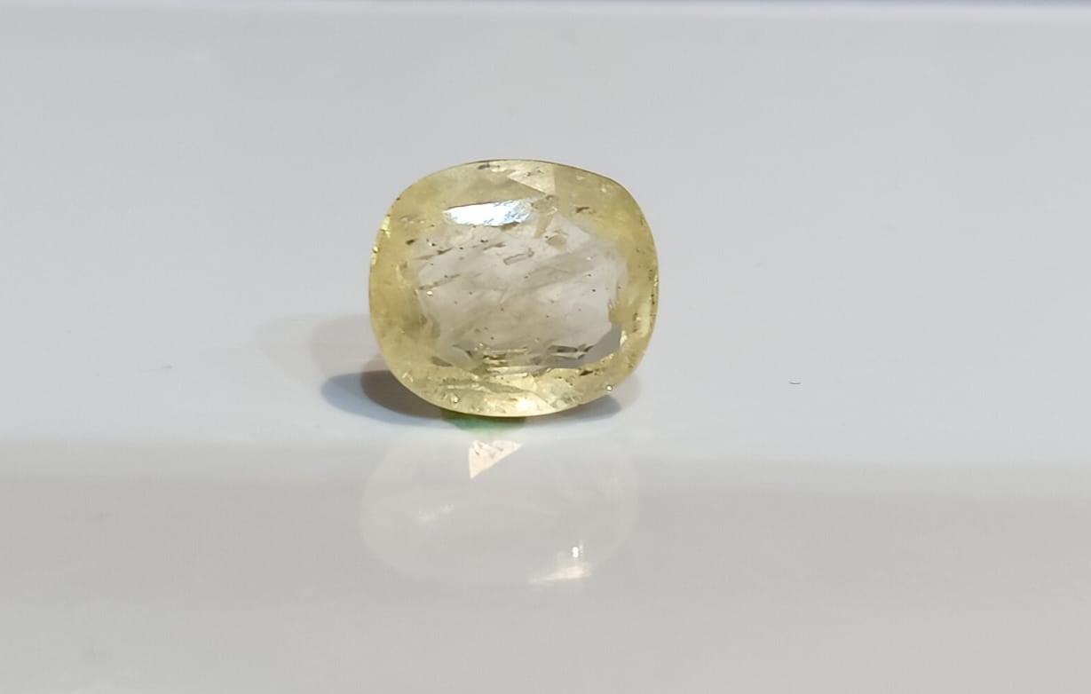 YELLOW SAPPHIRE 5.01 Ct.