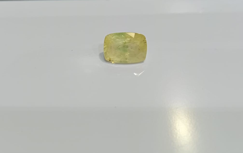 YELLOW SAPPHIRE 7.68 Ct.