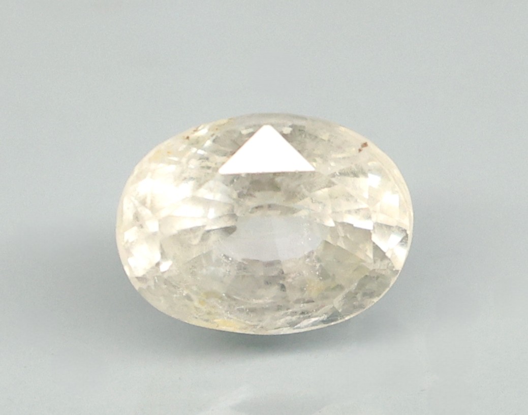 YELLOW SAPPHIRE 7.74 Ct.