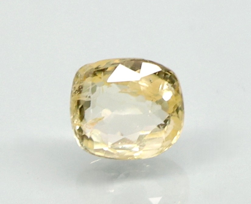 YELLOW SAPPHIRE 4.1 Ct.